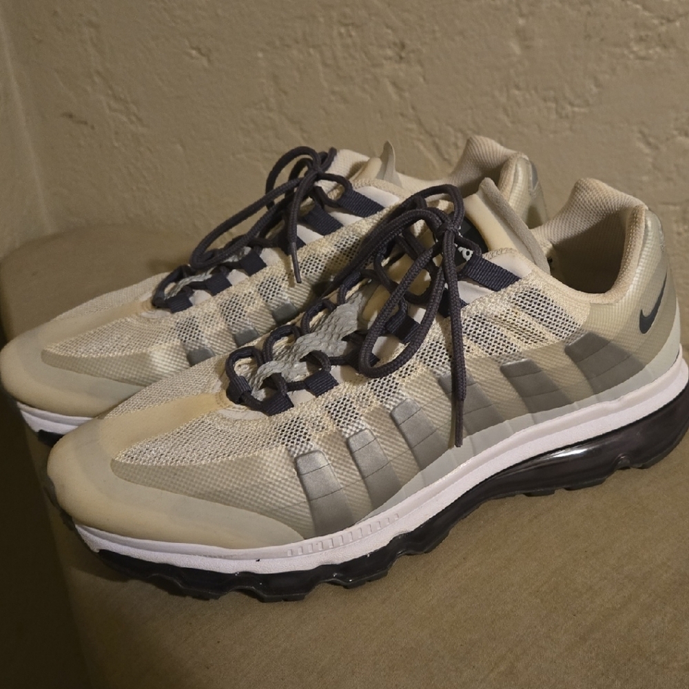 Nike Tan and Black Running Shoes
